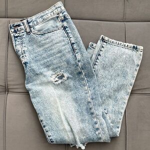 Light Blue Relaxed Jeans with Distressed Detail